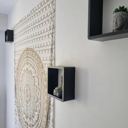 Beau 2 Pieces,terrasse, Parking Centre Mentone