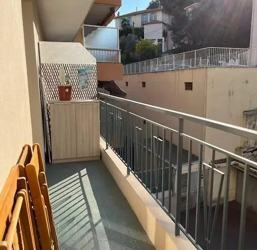 Beau 2 Pieces,terrasse, Parking Centre * 芒通